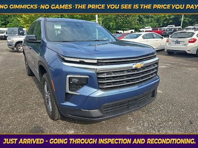 Used 2025 Chevrolet Traverse LT