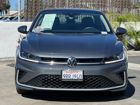 Certified 2025 Volkswagen Jetta SE image 9