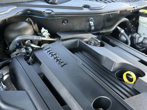 Used 2018 Ford Mustang Coupe image 31