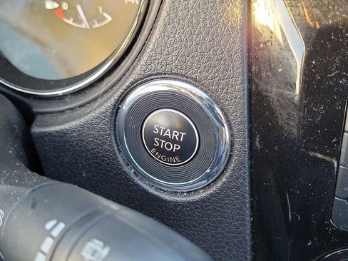 Used 2019 Nissan Rogue Sport SV image 15