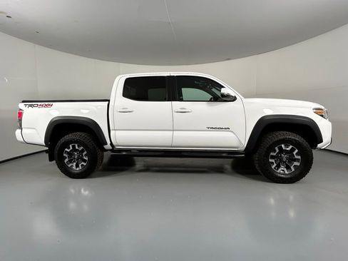 Used 2021 Toyota Tacoma TRD Off-Road w/ Technology Package AWD/4WD image 7