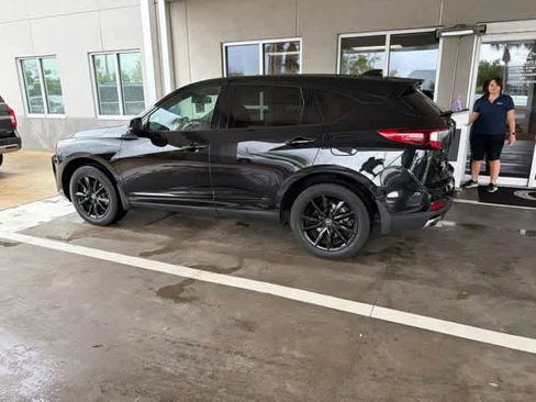 Used 2025 Acura RDX SH-AWD image 10