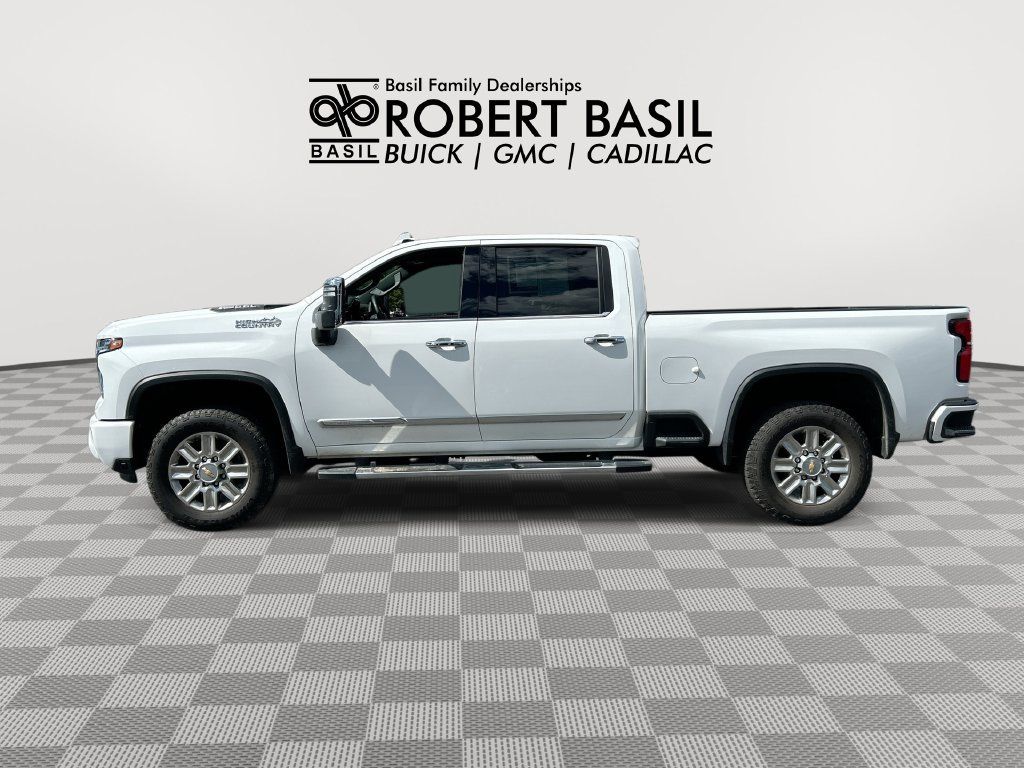 Used 2026 Chevrolet Silverado 2500 High Country w/ High Country Premium Package AWD/4WD image 5
