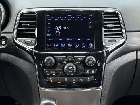 Used 2020 Jeep Grand Cherokee Altitude RWD image 17