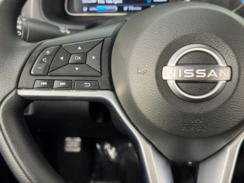 Used 2025 Nissan Leaf S image 18