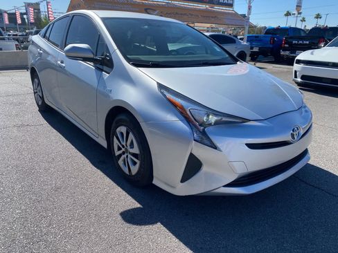 Used 2016 Toyota Prius Four FWD image 3