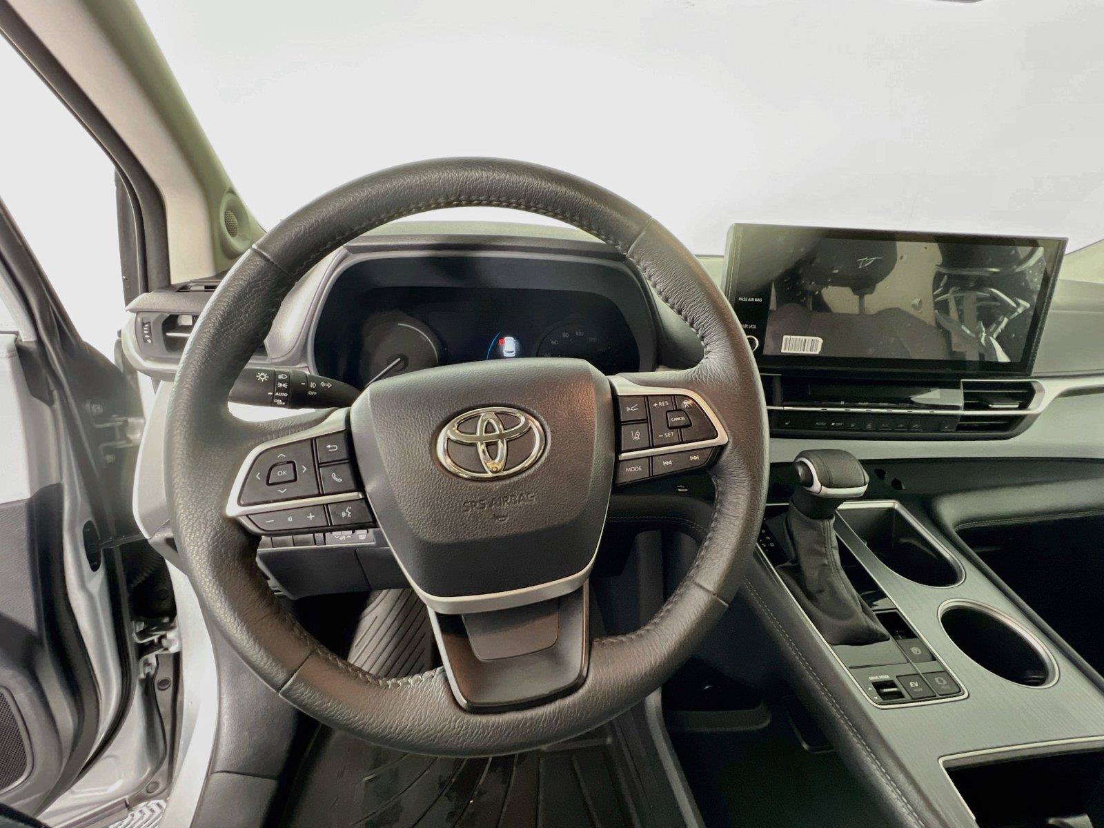 Used 2025 Toyota Sienna XLE w/ XLE Plus Package AWD/4WD image 12