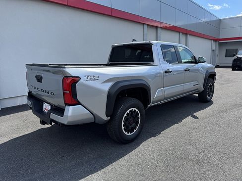Used 2025 Toyota Tacoma TRD Off-Road AWD/4WD image 5