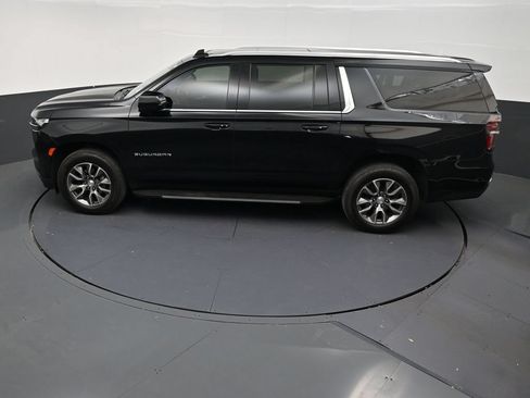 Used 2024 Chevrolet Suburban LT w/ LT Signature Package RWD image 12