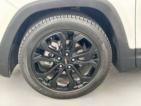 Used 2022 GMC Terrain SLE w/ Driver Convenience Package FWD image 28