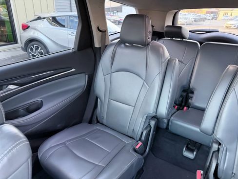 Used 2018 Buick Enclave Essence image 29