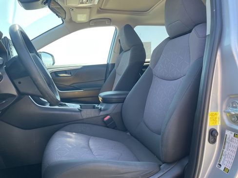 Used 2019 Toyota RAV4 XLE FWD image 7