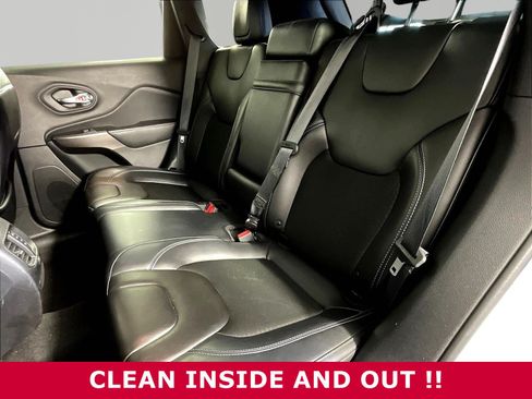 Used 2019 Jeep Cherokee Latitude Plus w/ Comfort/Convenience Group AWD/4WD image 20
