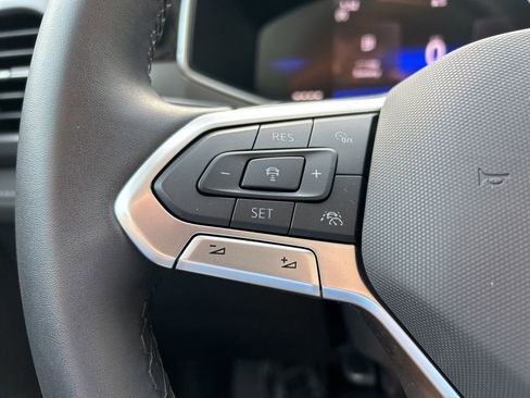 Certified 2025 Volkswagen Taos SE image 26