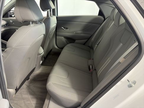 Used 2024 Hyundai Elantra SEL FWD image 7