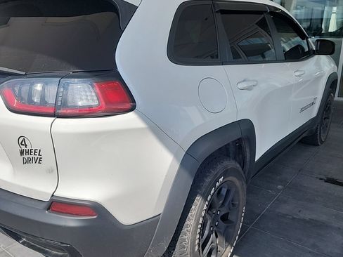 Used 2022 Jeep Cherokee Latitude AWD/4WD image 2