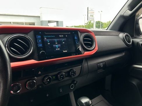 Used 2016 Toyota Tacoma TRD Sport w/ Towing Package AWD/4WD image 31