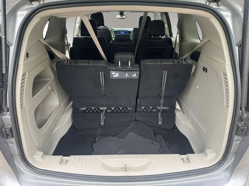 Used 2017 Chrysler Pacifica Touring-L FWD image 24