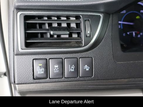 Used 2015 Toyota Camry XLE image 21