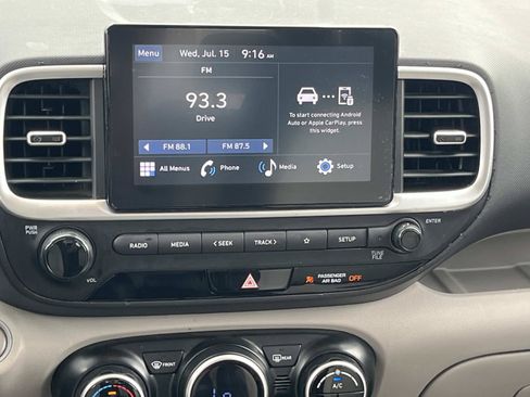 Used 2024 Hyundai Venue SEL FWD image 13