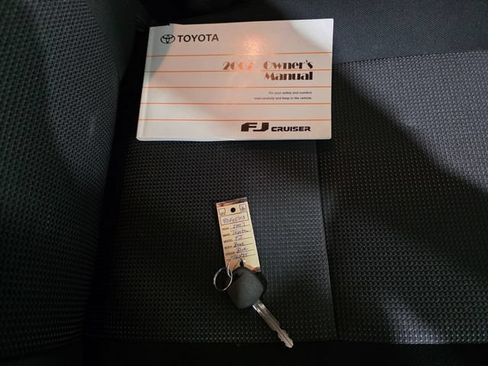 Used 2007 Toyota FJ Cruiser 4WD w/ Upgrade Pkg 1 image 9