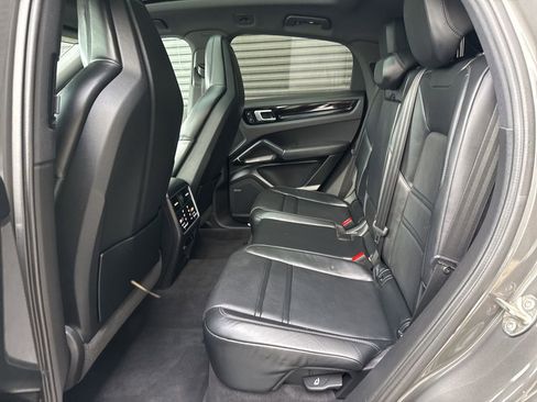 Used 2023 Porsche Cayenne Coupe w/ Premium Package image 6