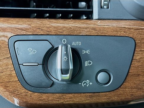 Used 2023 Audi A4 2.0T Premium w/ Convenience Package image 17