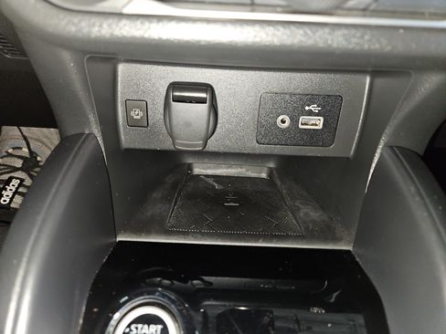 Used 2025 Nissan Versa SV FWD image 12