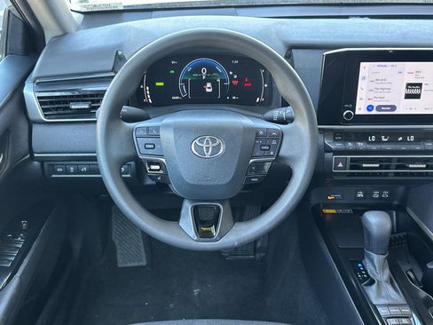 Used 2025 Toyota Camry LE image 13