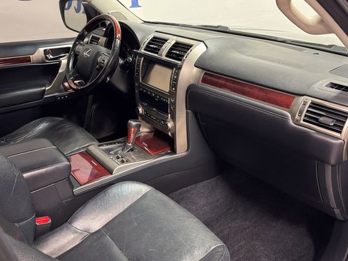 Used 2015 Lexus GX 460 image 10
