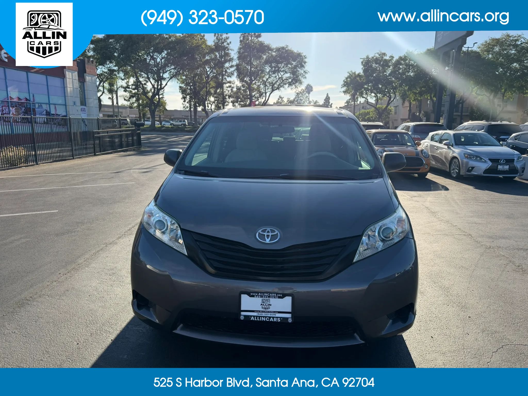 Used 2012 Toyota Sienna w/ Towing Pkg FWD image 2