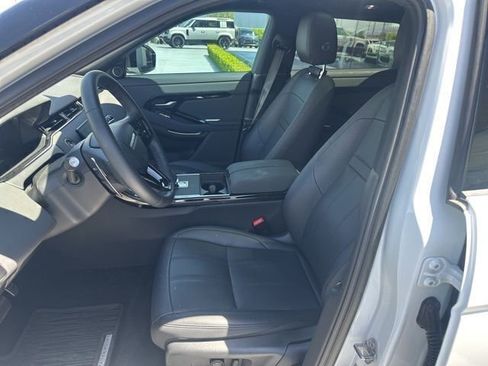 Used 2025 Land Rover Range Rover Evoque Dynamic SE AWD/4WD image 9
