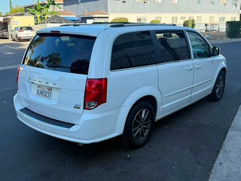Used 2017 Dodge Grand Caravan SXT FWD image 9