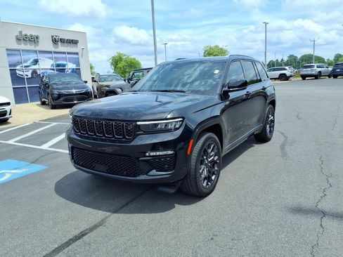 Used 2025 Jeep Grand Cherokee Summit AWD/4WD image 2