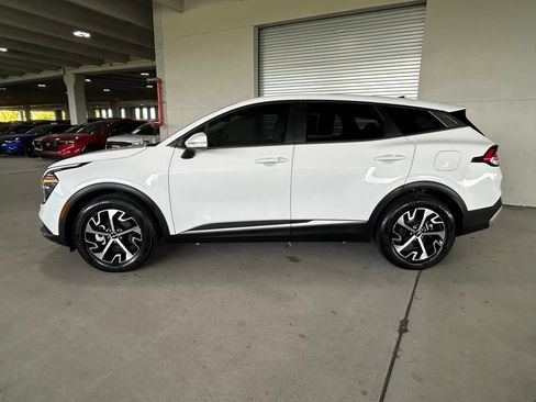 Used 2024 Kia Sportage EX FWD image 2