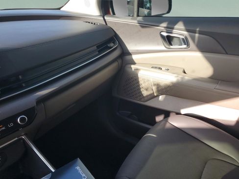 New 2026 Kia Carnival EX FWD image 24