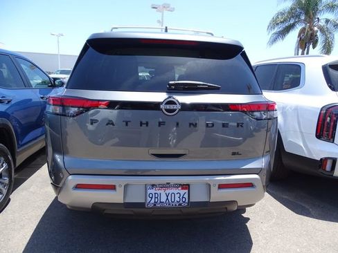 Used 2022 Nissan Pathfinder SL w/ SL Black Package FWD image 3