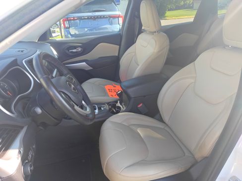 Used 2018 Jeep Cherokee Limited image 11