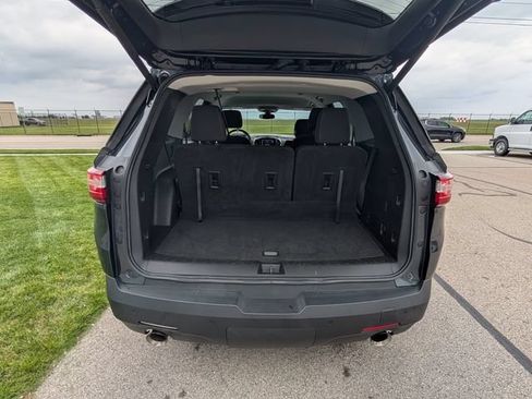 Used 2021 Chevrolet Traverse LT FWD image 10