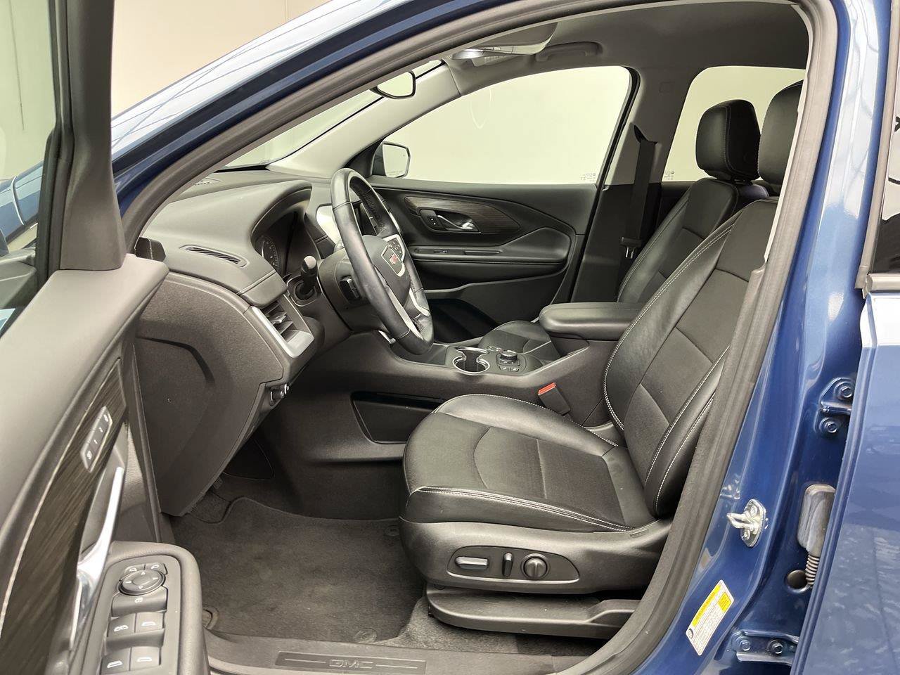 Certified 2024 GMC Terrain SLT AWD/4WD image 3