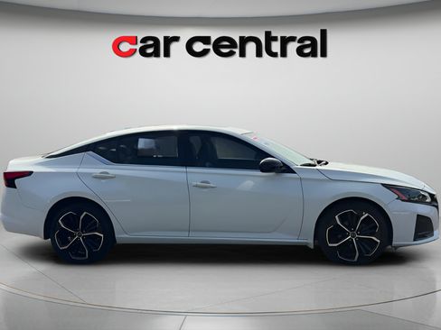 Used 2024 Nissan Altima 2.5 SR w/ SR Premium Package AWD/4WD image 6