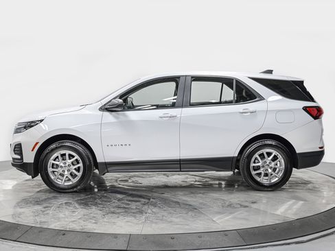 Used 2023 Chevrolet Equinox LS w/ LS Convenience Package image 2