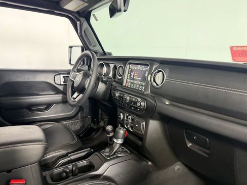 Used 2023 Jeep Gladiator Overland w/ Popular Equipment Package AWD/4WD image 32