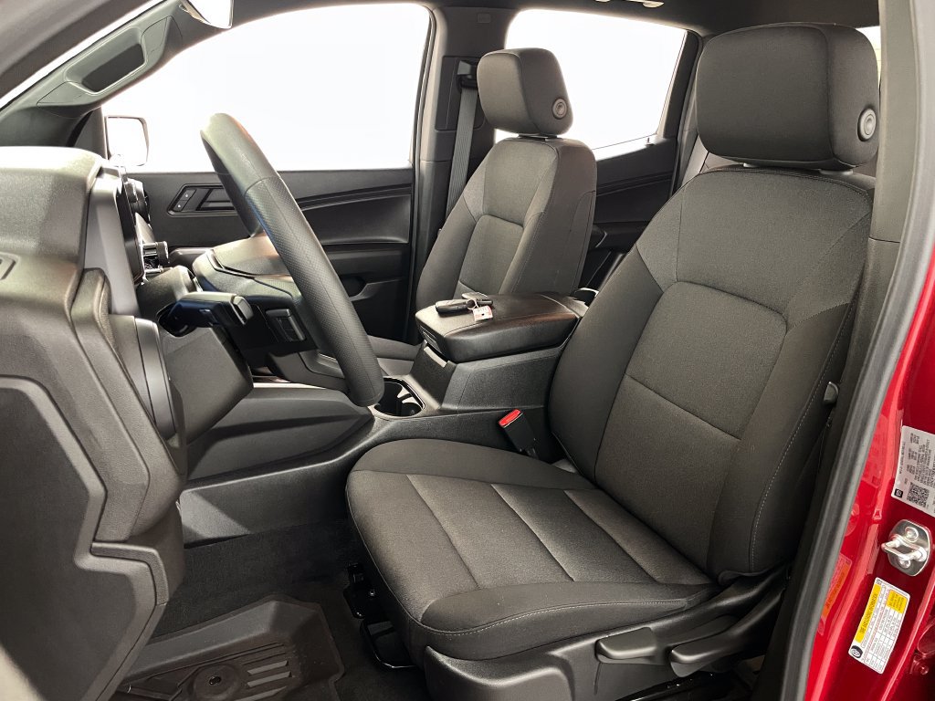 Certified 2025 Chevrolet Colorado W/T AWD/4WD image 10
