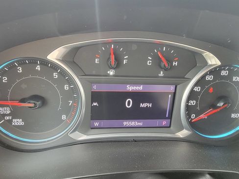 Used 2022 Chevrolet Traverse LT FWD image 17