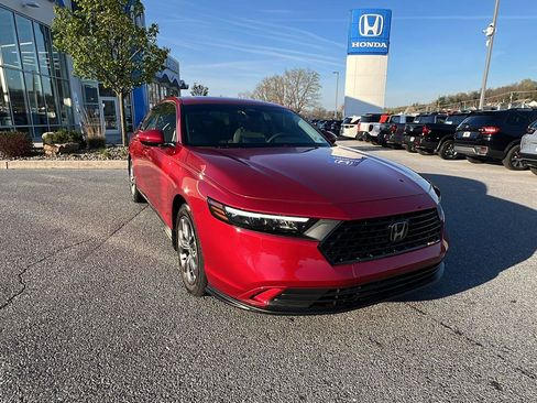 Used 2024 Honda Accord EX image 2