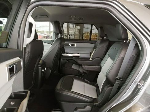 Used 2023 Ford Explorer XLT w/ Equipment Group 202A AWD/4WD image 14
