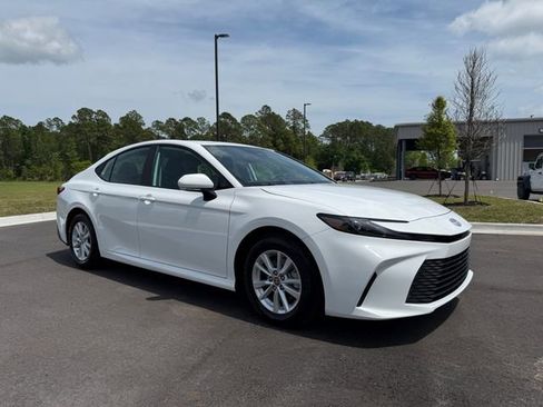 Used 2026 Toyota Camry LE image 8