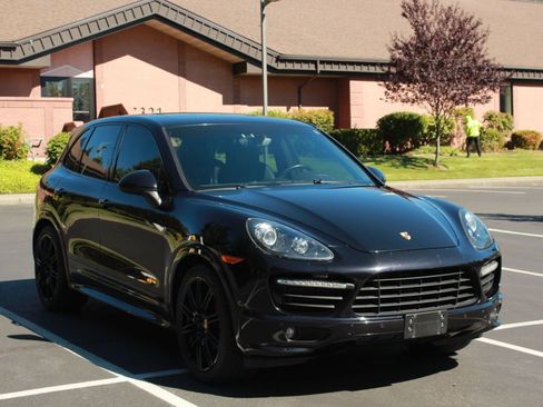 Used 2014 Porsche Cayenne GTS AWD/4WD image 3