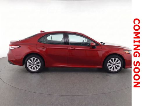 Used 2019 Toyota Camry LE w/ Carpet Mat Package FWD image 10